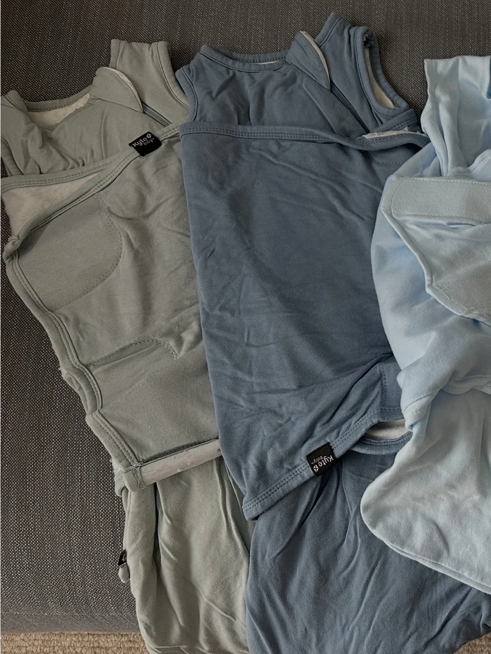 Kyte, Halo, and Keababies swaddles/sleep sacks (5) NB & 1-3Mos